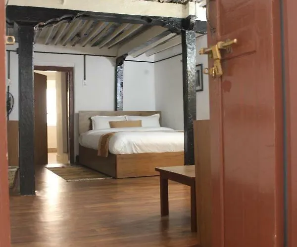 Проживание в семье Nexus Inn- The *